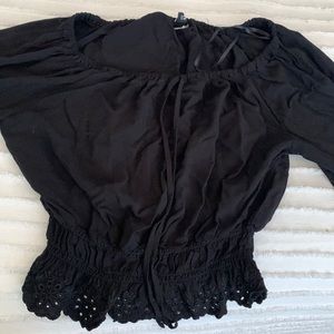 I’m selling a black shirt from forever 21 long sleeve